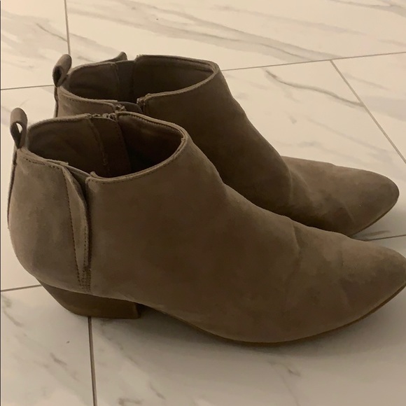 Dsw Suede Brown booties - Picture 1 of 2